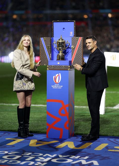 Sophie Turner Gleams in Boots to Present 2023’s Webb Ellis Cup .